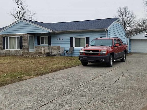 Front view showing Driveway