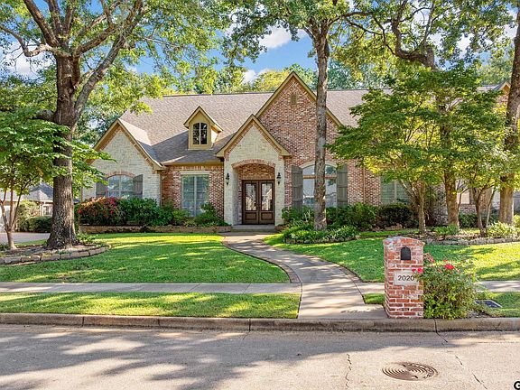 4th image of 2020 Holly Hill Dr