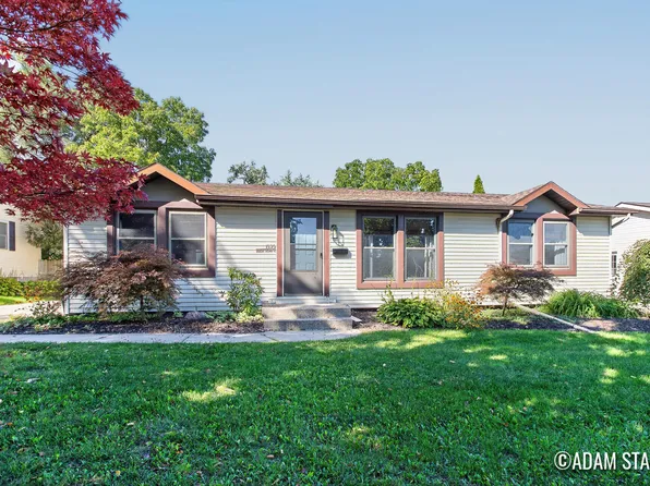 1525 Lenox Rd SE, Grand Rapids, MI 49506