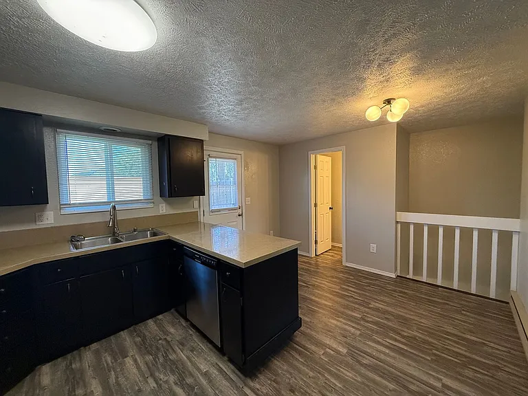 1004 E Joseph Ave — Photo 6