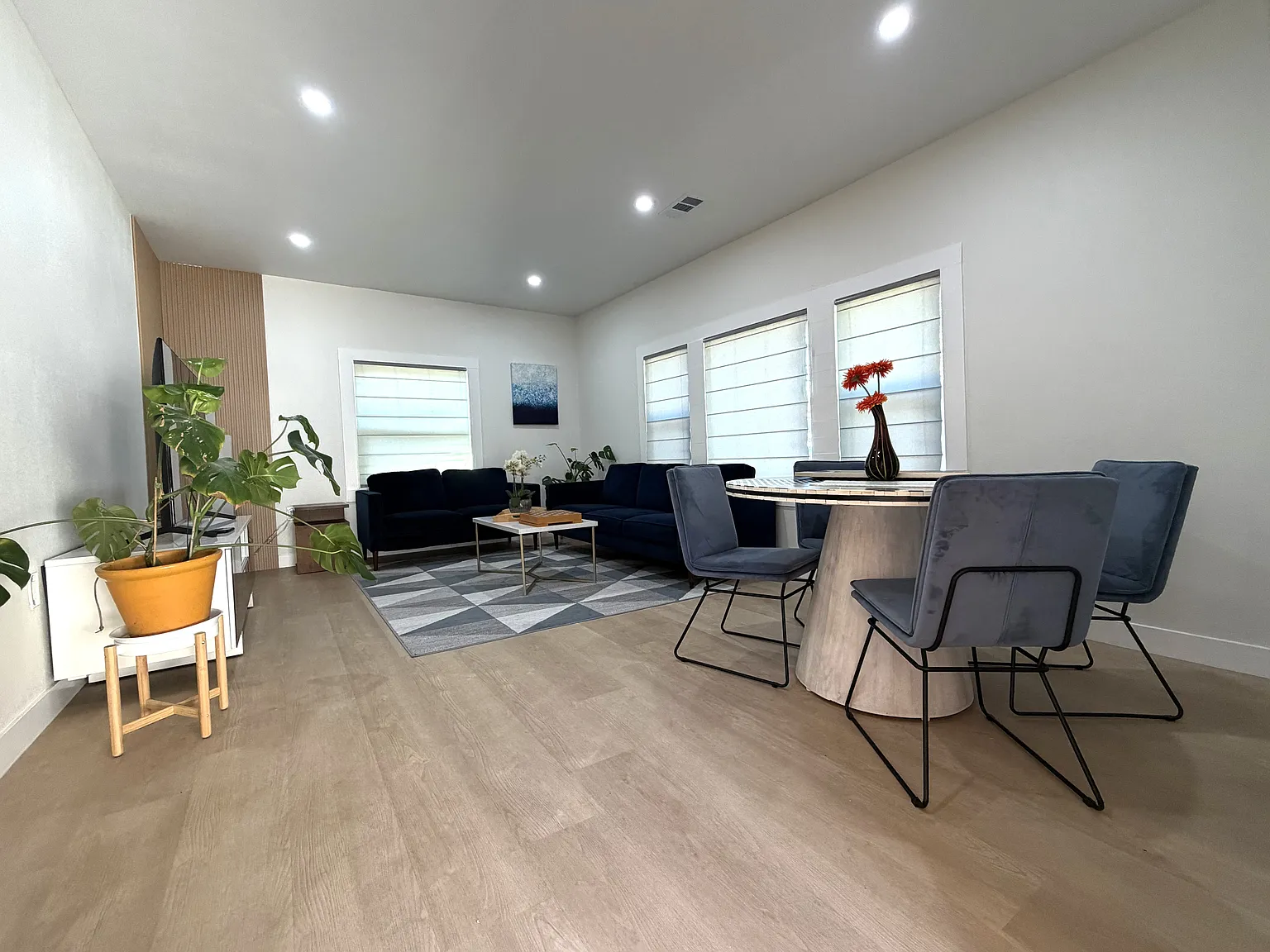 3 bed, 1189 sqft, $4,695 — Photo 4