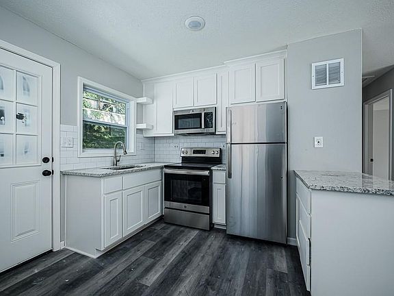 5th image of 4423 Maggie Ln