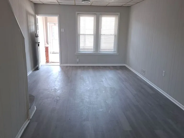 2610 W 7th St — Photo 3
