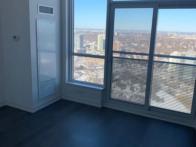 255 Village Green Sq #Penthouse 08 — Photo 3