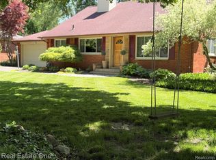 2189 Devonshire Rd, Bloomfield Hills, MI 48302