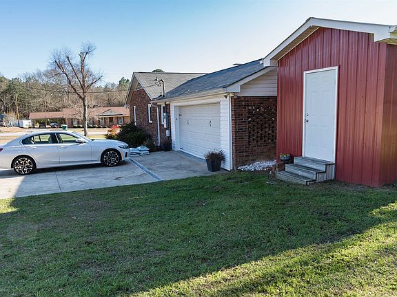 4th image of 302 Peach Valley Dr
