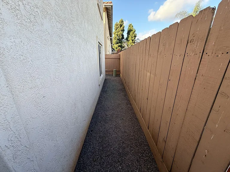1446 Holly Ave — Photo 21