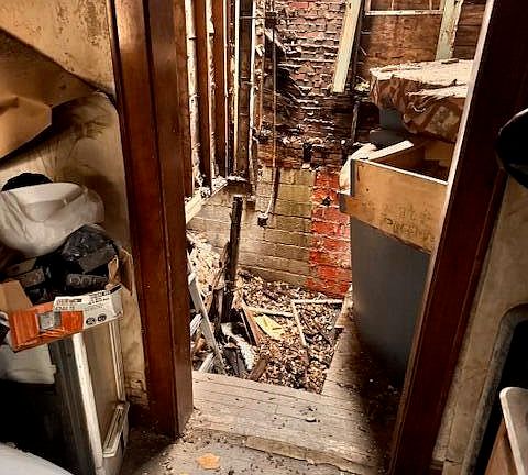 5th image of 866 Floyd St