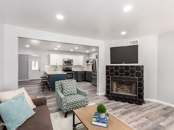 3rd image of 901 W Parkway Blvd