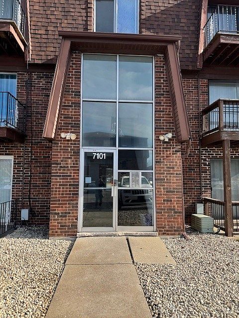 1st image of 7101 166th St APT 2C