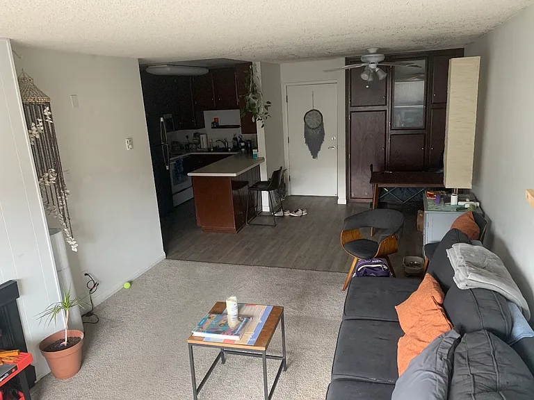 La Pacifica Apartments — Photo 10