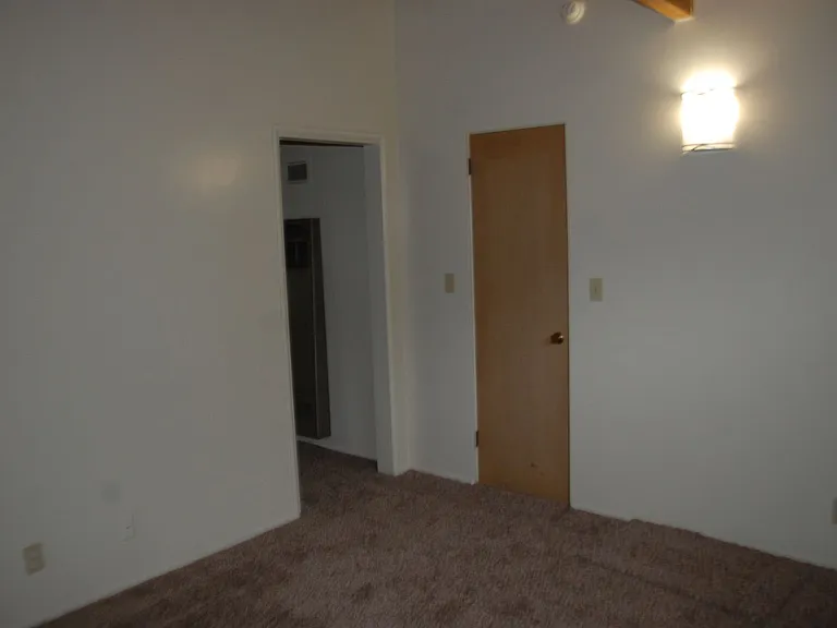 277 W Alamar Ave — Photo 7