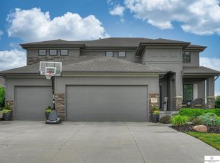 4208 N 207th Avenue Cir, Elkhorn, NE 68022