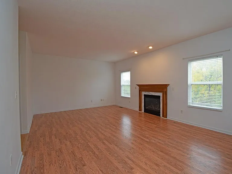 7867 Winding Creek Ct — Photo 10