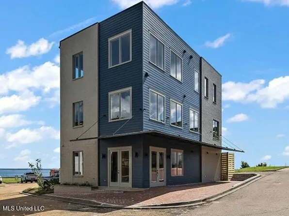 253 N Natchez Dr #301, Madison, MS 39110