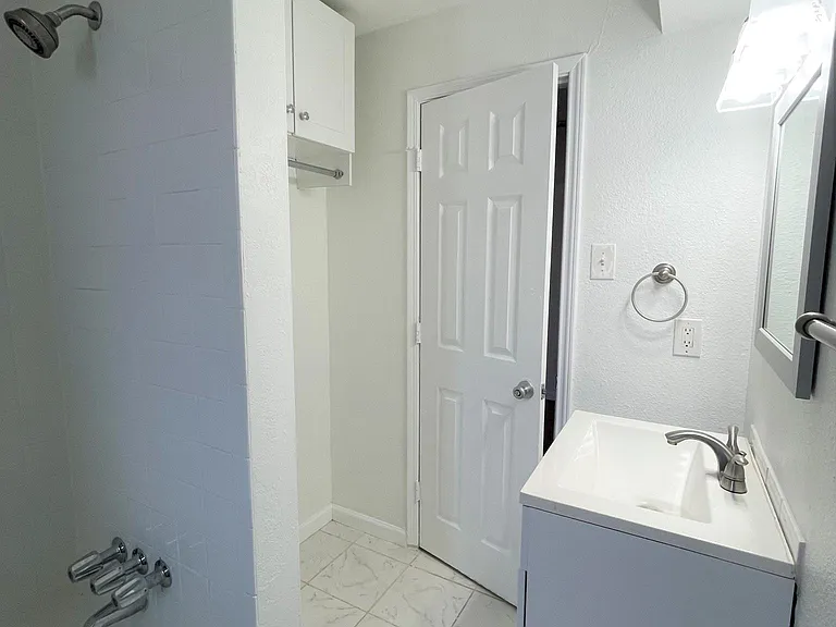 2309 Wesley St #B — Photo 12