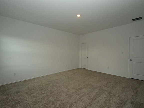 4th image of 404 Bass Dr