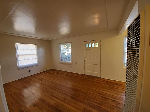 3rd image of 4716 Park Blvd