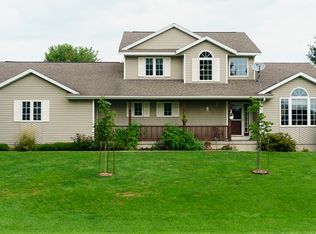 518 Clover Ridge Dr, Walford, IA 52351