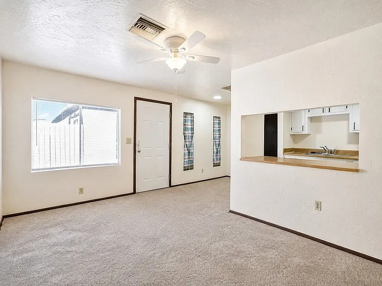 1005 N Center Ave #A — Photo 2