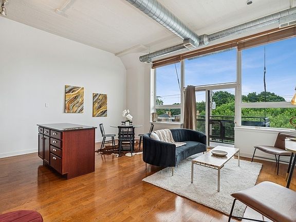 2nd image of 4131 W Belmont Ave Unit 316