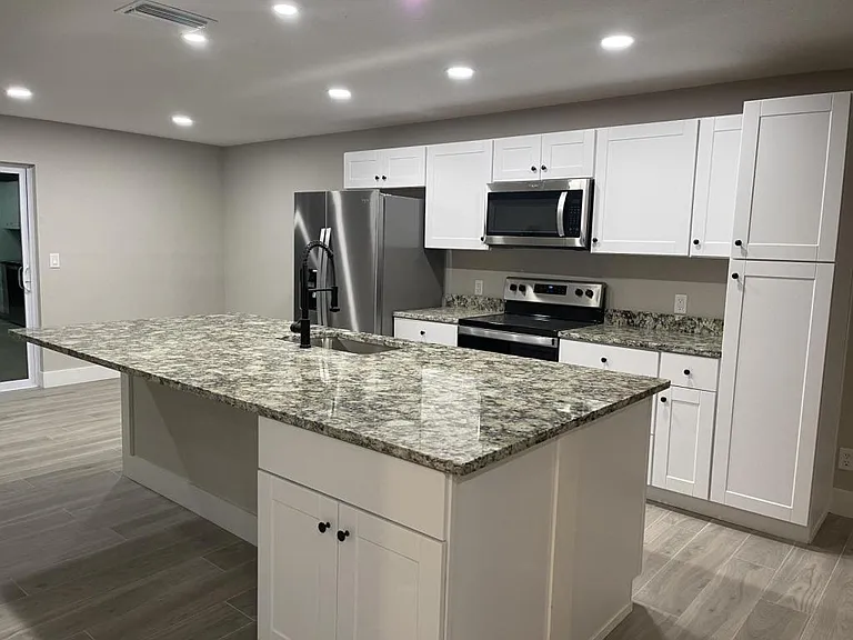 1446 S Hillcrest Ave — Photo 9