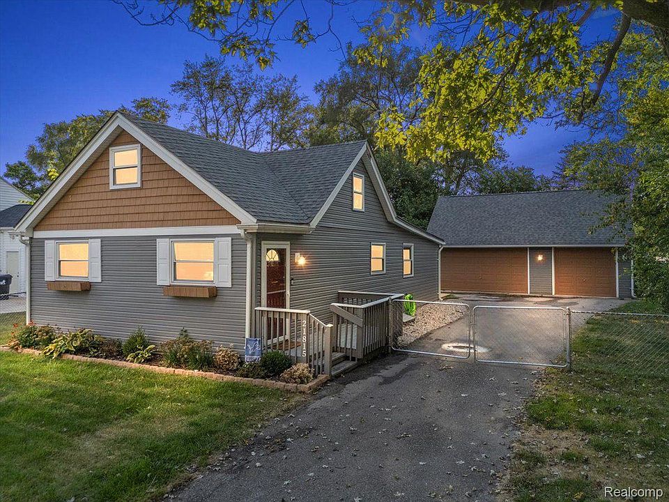 1st image of 21815 Albion Ave