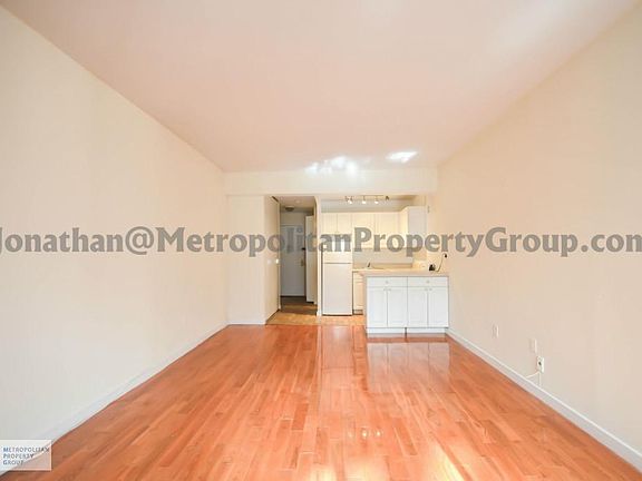 3rd image of 9 E 32nd St APT 2B