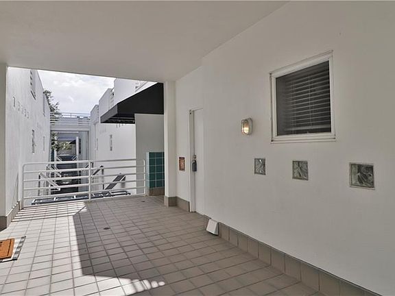 5th image of 4950 Bayshore Blvd APT 29