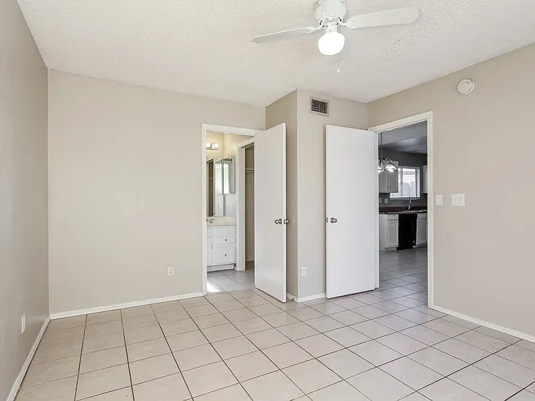 630 E Jensen St #114 — Photo 9