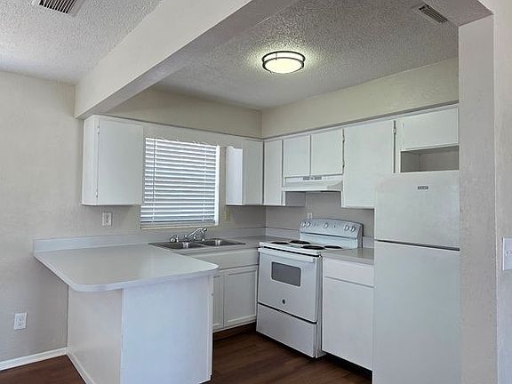 3rd image of 313 Country Club Oval APT 7
