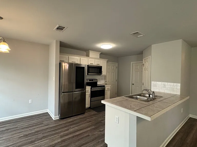 1501 Ravier Ln — Photo 4
