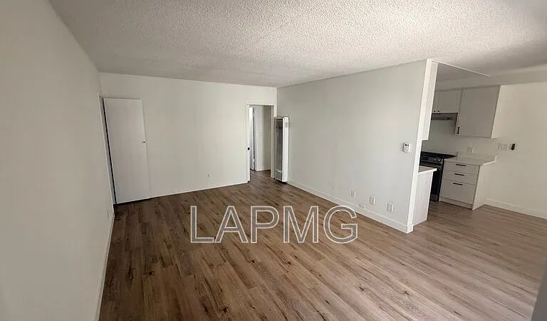 119 N Hillcrest Blvd #16 — Photo 1