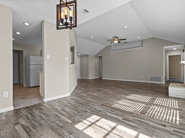 2847 Red Oak Dr — Photo 5