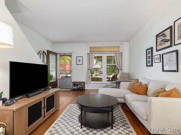 5th image of 110 Fitzhugh Ave SE