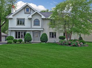 205 68th St, Darien, IL 60561