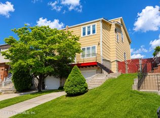 99 Cranford Ave, Staten Island, NY 10306