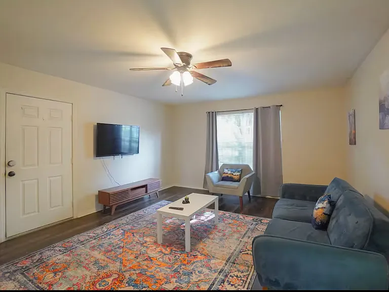 620 SW 4th St — Photo 2