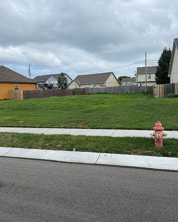 2nd image of 604 Heather Knoll Dr