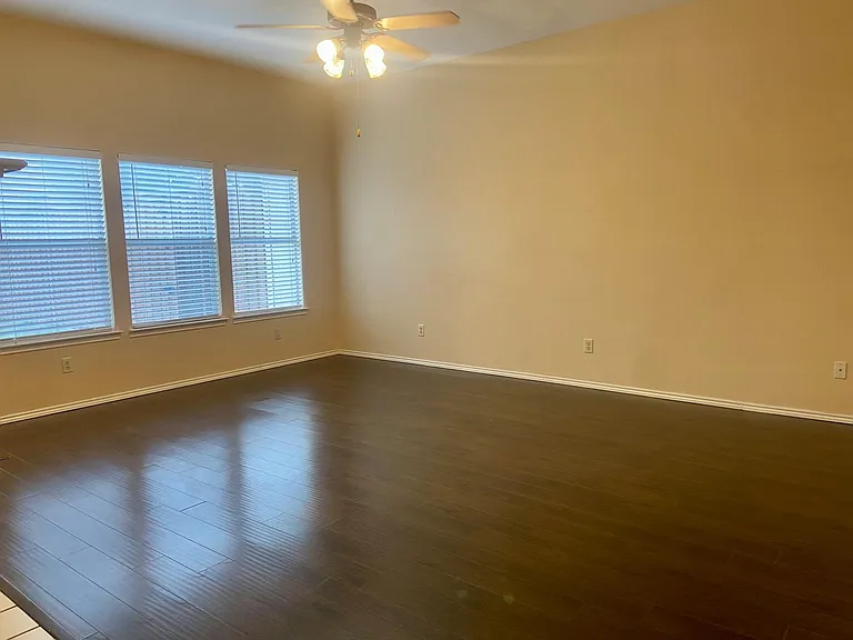 1411 Rivercrest Blvd — Photo 3