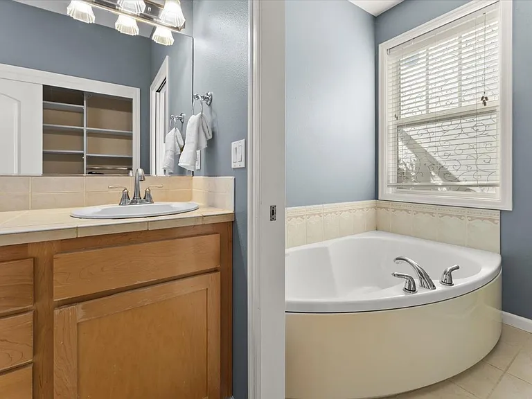 2352 NW Brewer Ln — Photo 31