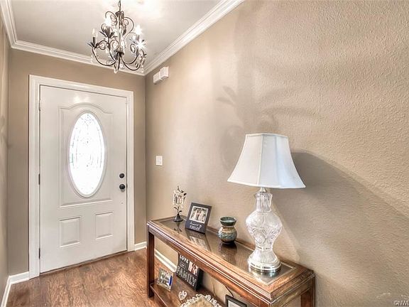 5th image of 8203 White Oak Dr