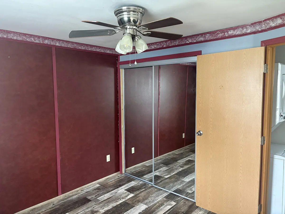 Building Photo - 205 W Marshall St #221