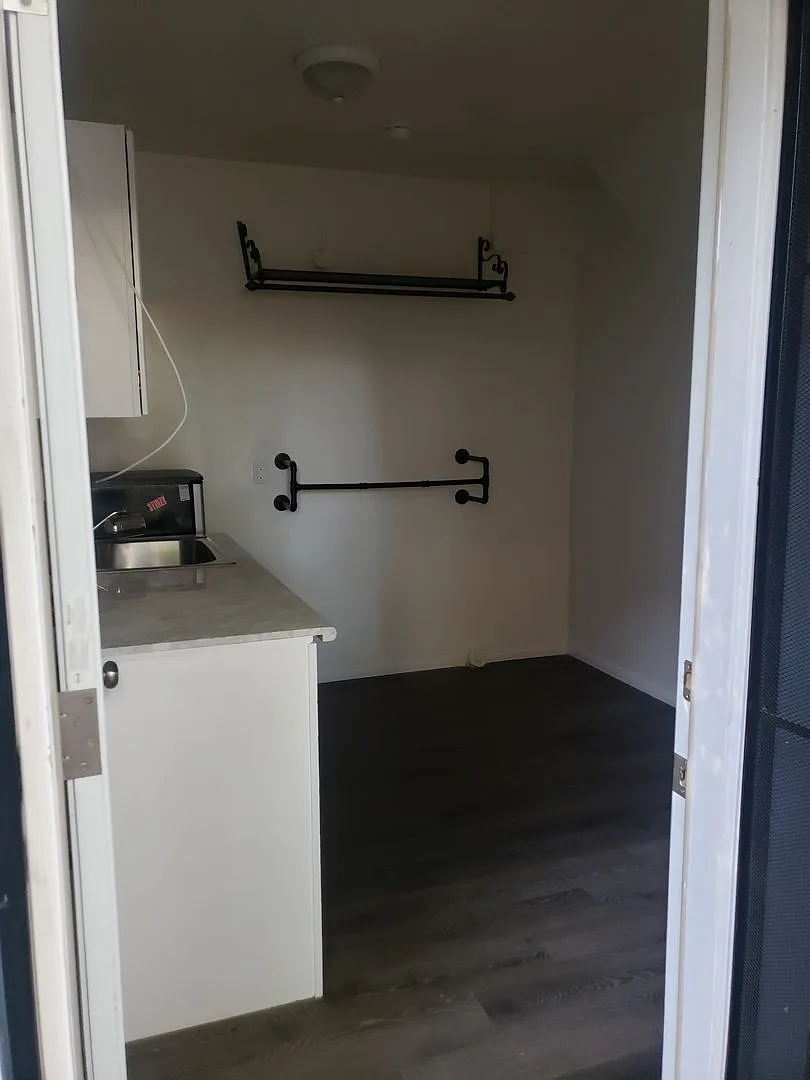 7113 Stafford Ave — Photo 3