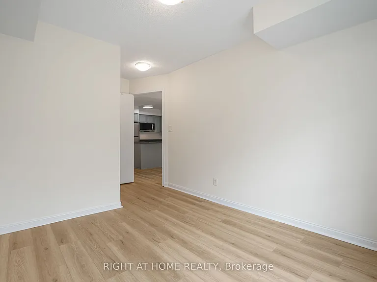 1000 King St W #220 — Photo 14