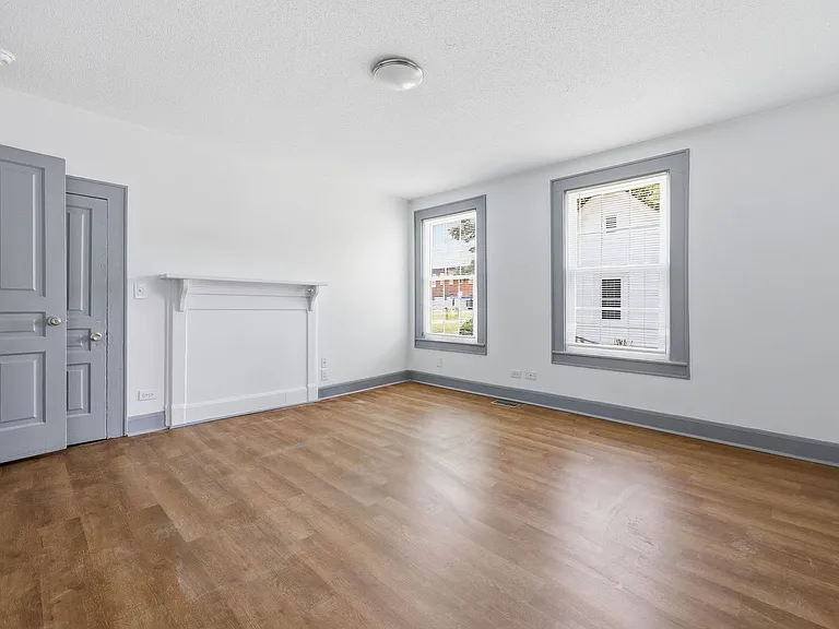 204 E H St — Photo 13
