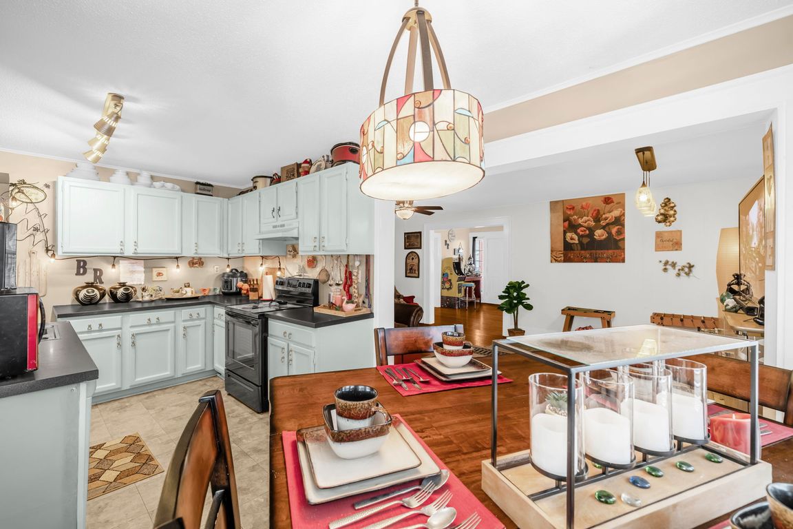 15-web-or-mls-325 Louise Ave-15