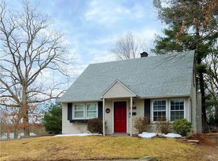 53 Lynwood Dr, Willimantic, CT 06226