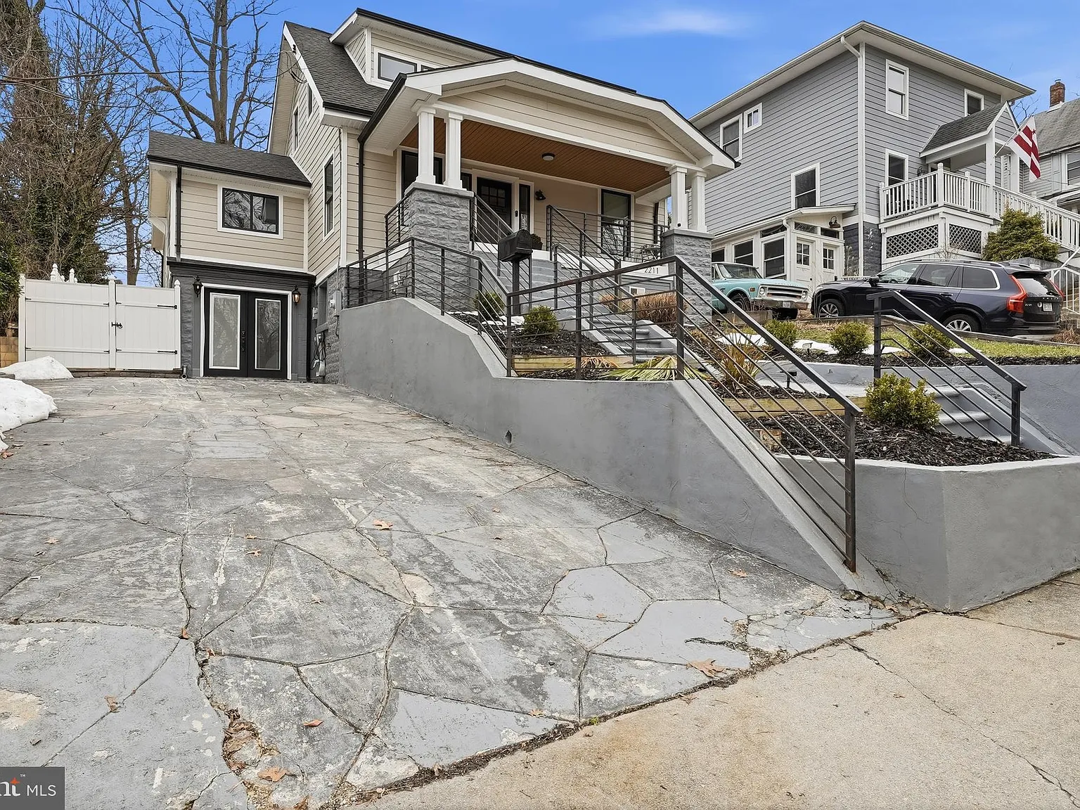 5 bed, 3.5 bath, 2589 sqft, $4,200 — Photo 3