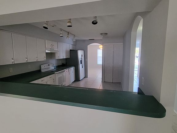 5th image of 523 Heather Glen Dr